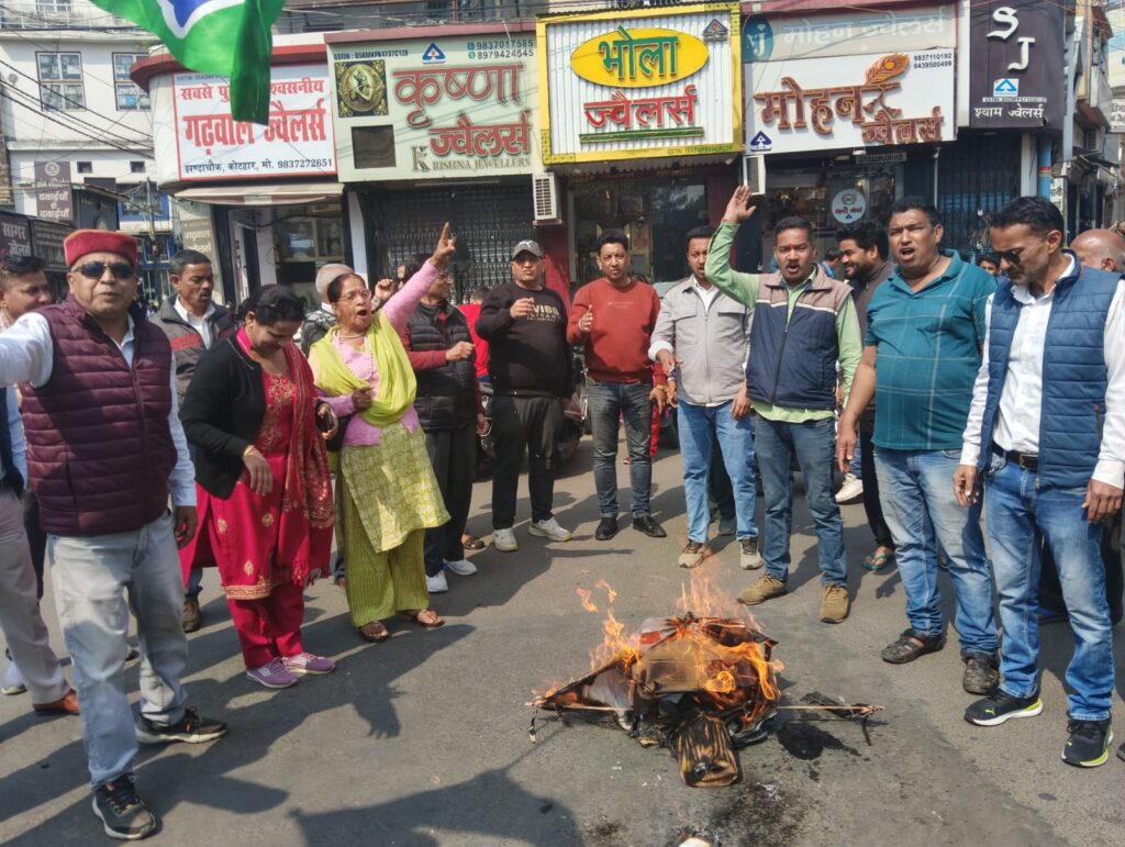 kotdwar-congress-protest-bjp-gundagardi.jpg
