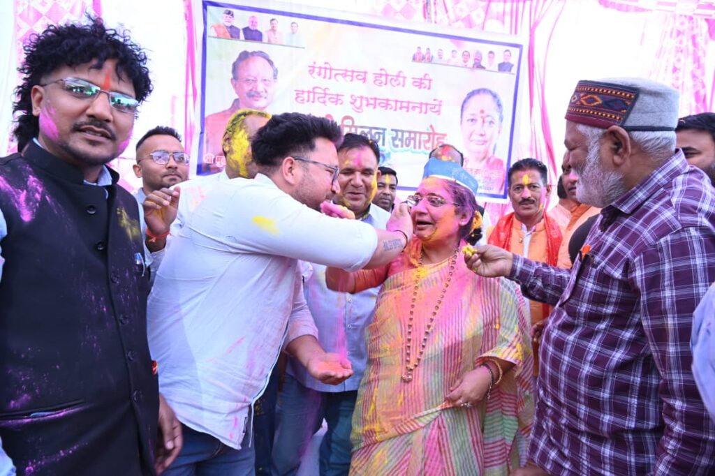 कोटद्वार में होली मिलन कार्यक्रम के दौरान ऋतु खण्डूड़ी भूषण