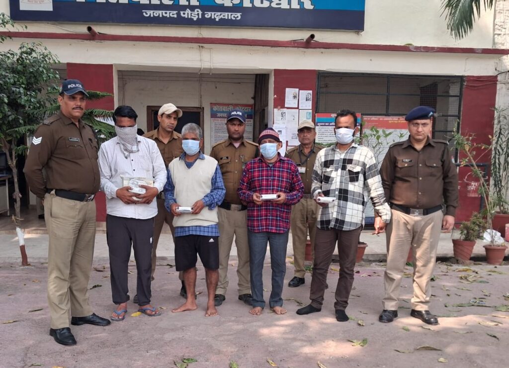 कोटद्वार में जुआ सट्टा करते हुए 5 आरोपी गिरफ्तार