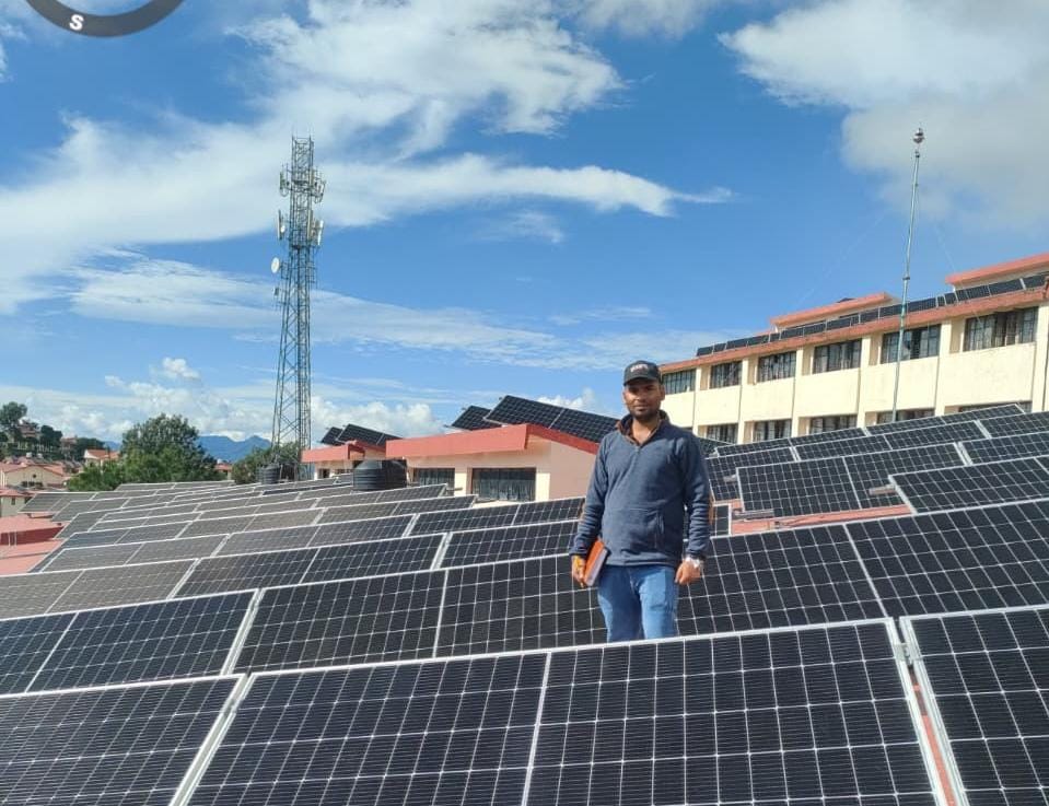 पौड़ी जिले में सोलर स्ट्रीट लाइट और सोलर प्लांट